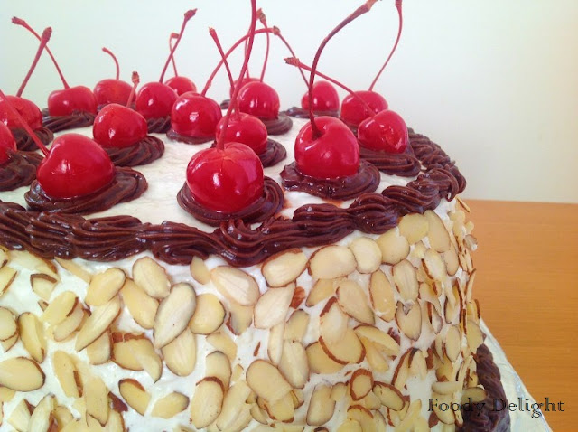 Foody Delight : Merry Christmas - Lets celebrate with this Gorgeous Cake