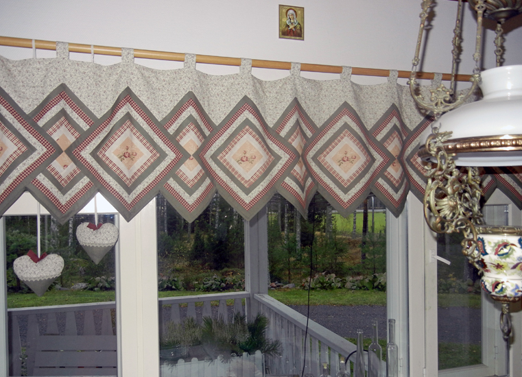 Ulla's Quilt World Quilted Curtain