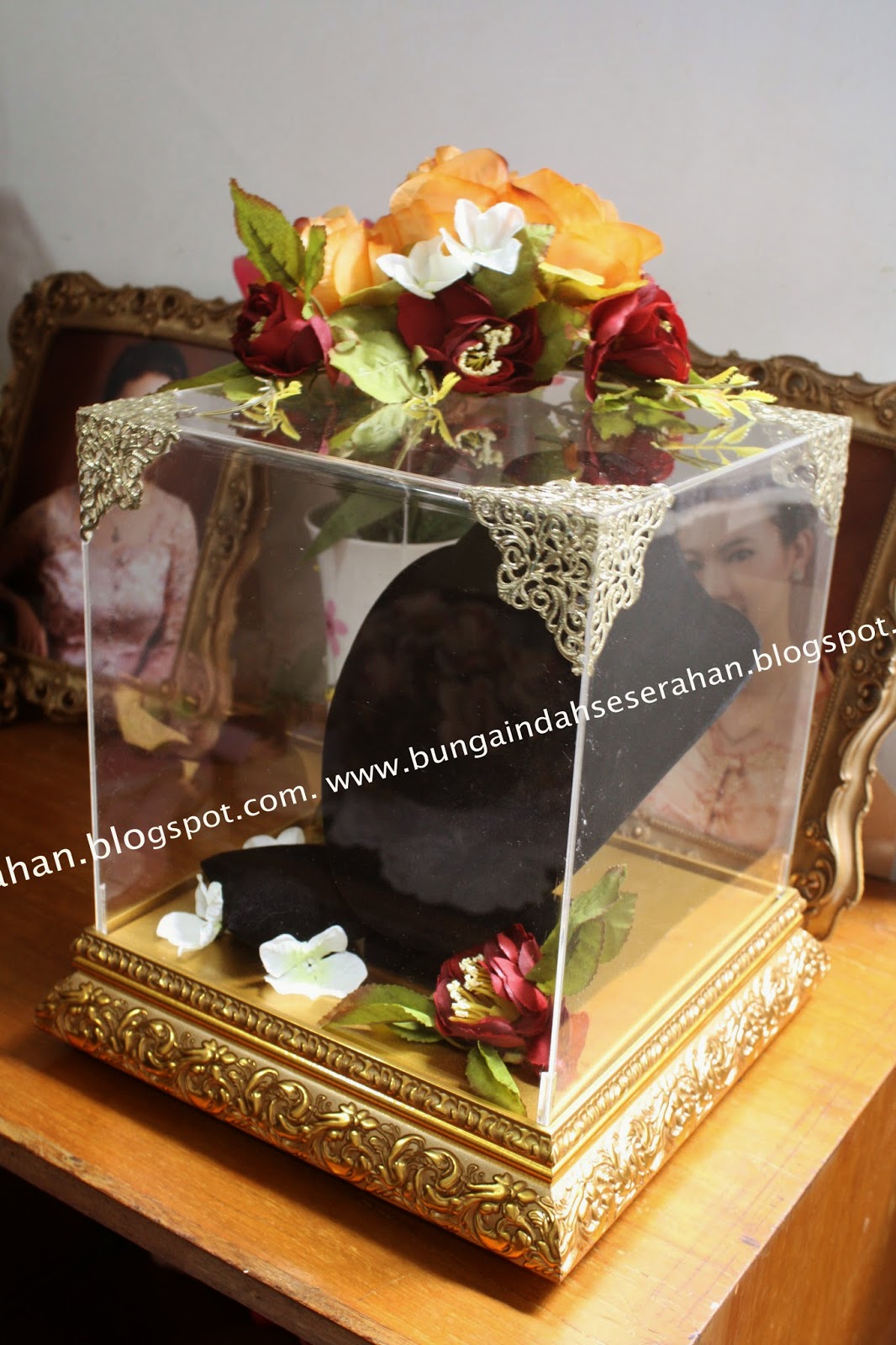Box Kalung Ukiran Gold Rp Dengan Hiasan Lempengan Aluminium Disudut Aklirik Term K Patung Kalungrangkaian Bunga Box Kalung Ukiran Gold Rp Dengan Hiasan Lempengan Aluminium Disudut Aklirik Term K Patung Kalungrangkaian Bunga