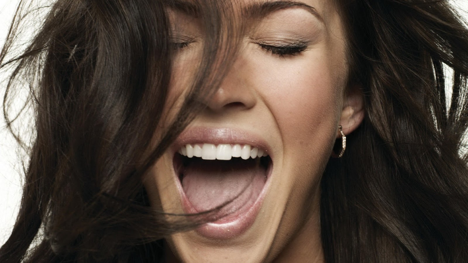 Megan Fox Shouting in Happy Mood 10