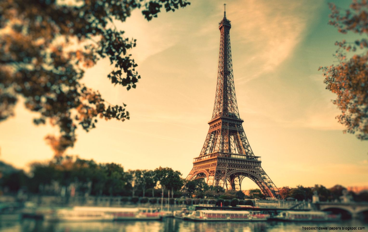 Eiffel Tower Wallpaper 2476 2560 x 1600 Eiffel Tower Wallpaper 2476 2560 x 1600