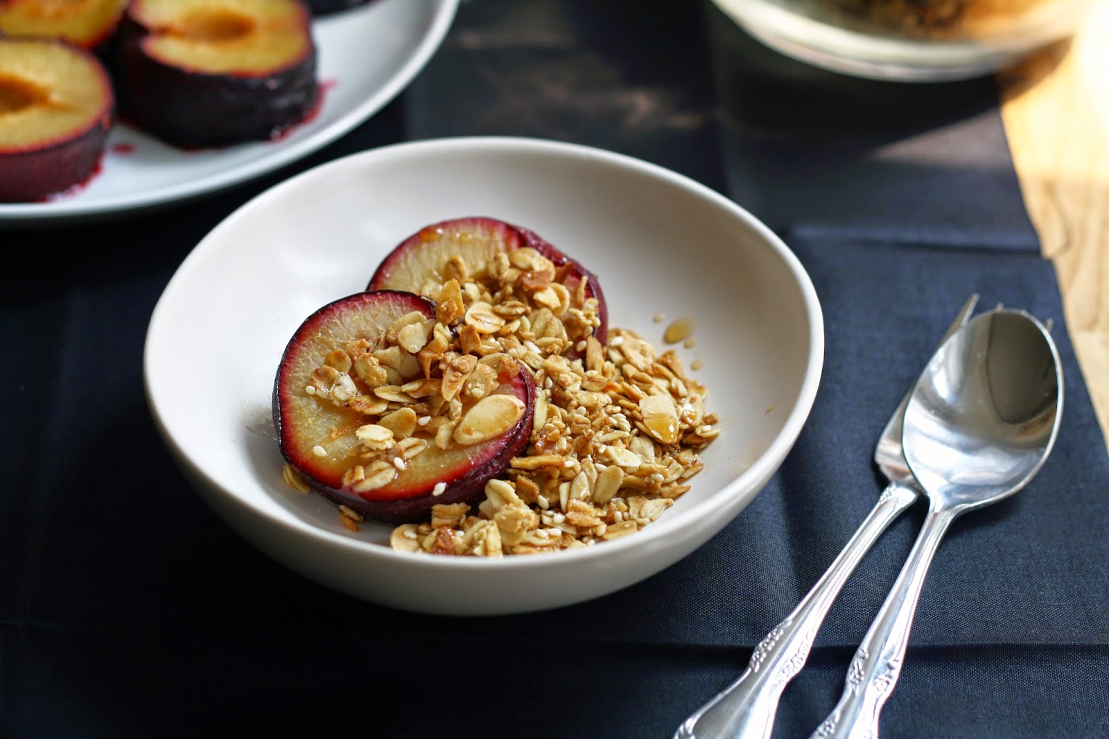 Sevengrams MAPLE ROASTED PLUMS WITH ALMOND SESAME OATS