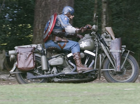 Xem phim The Captain America: The First Avenger - Kẻ Báo Thù Đầu Tiên - Chỉ huy nước Mỹ 2011