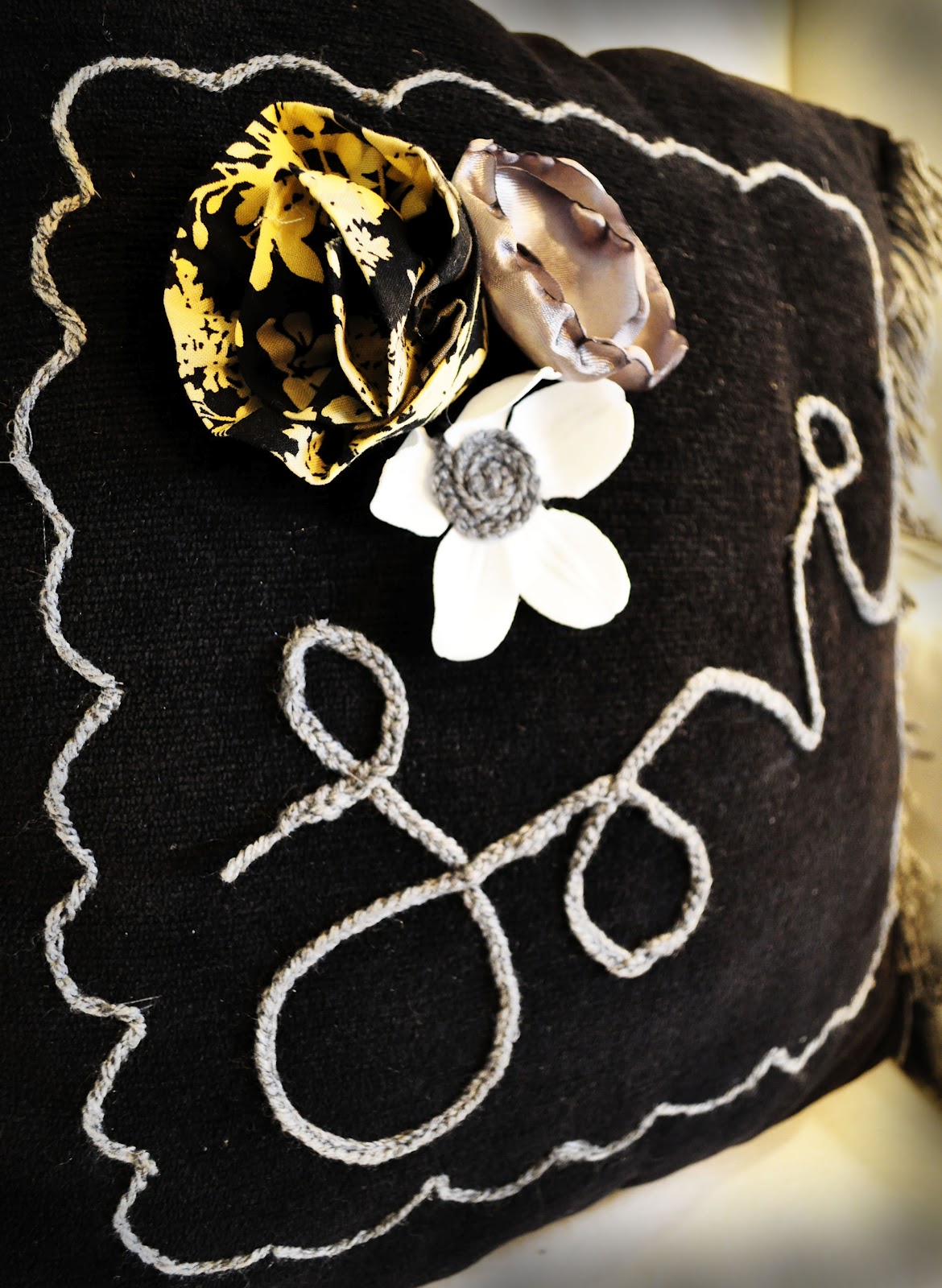 Embellishing a Plain Pillow with Yarn Creatively Living Blog