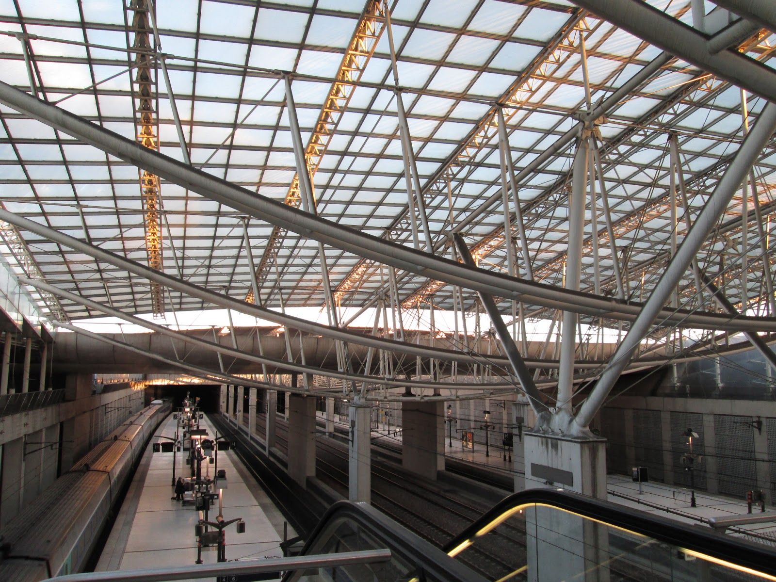 EntreVoir Gare Aéroport CharlesdeGaulle 2 TGV