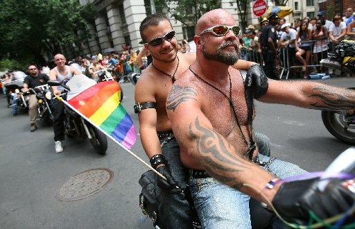 Forum Image: http://3.bp.blogspot.com/-nqDVvf7fR1o/TckIQFBXghI/AAAAAAAAAaM/thXm8KL-byQ/s1600/Gay_Pride_Parade_NYCR108.jpg