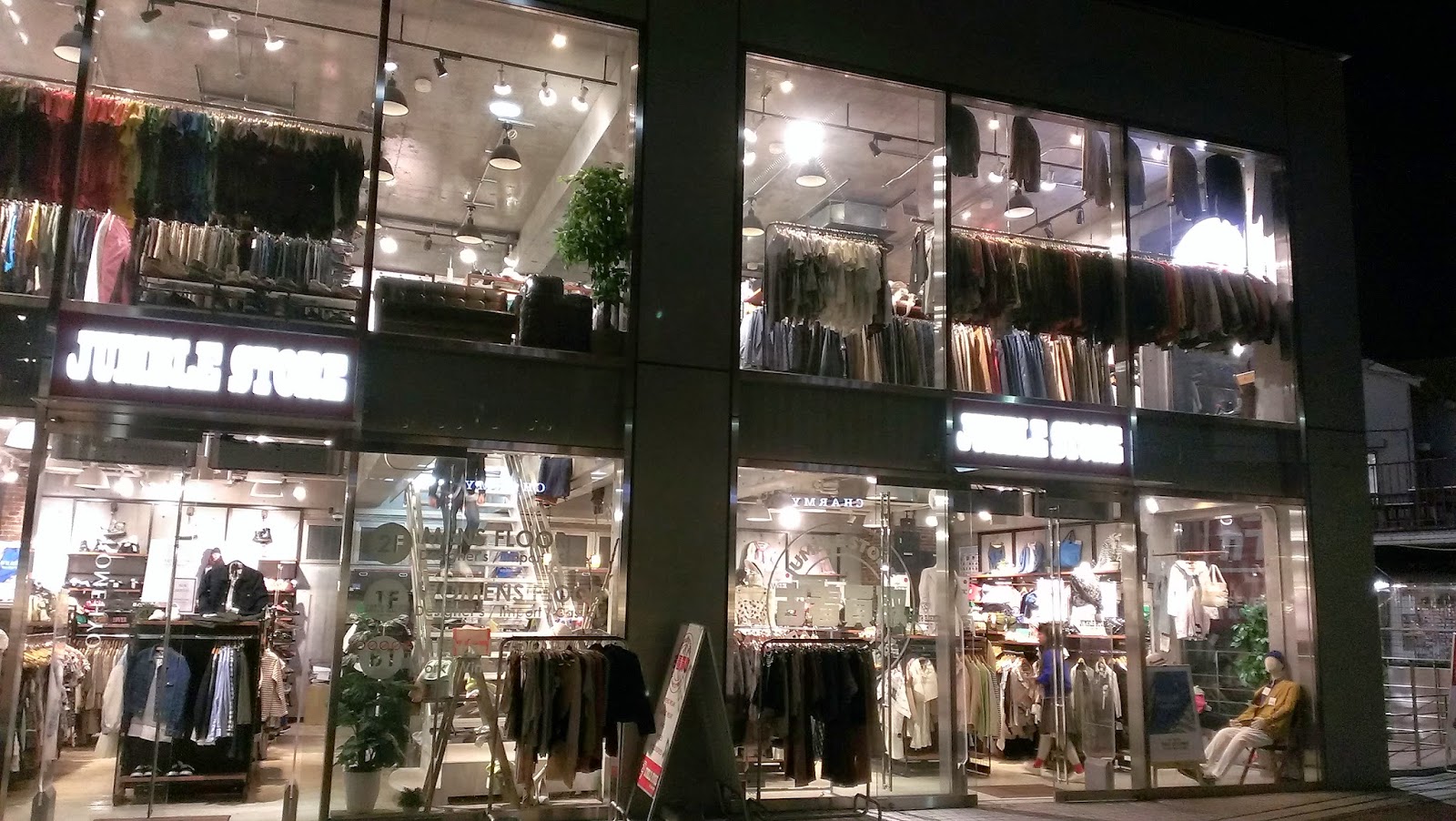 Where to Buy Secondhand Clothing in Tokyo 【City center / Harajuku】JUMBLE STORE Harajuku
