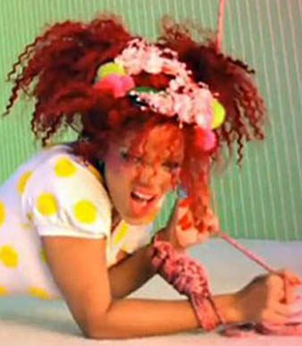 Rihanna Sevimli Saç Modeli Rihanna Çılgın Süper Kıvırcık İki At Kuyruğu saç modeli