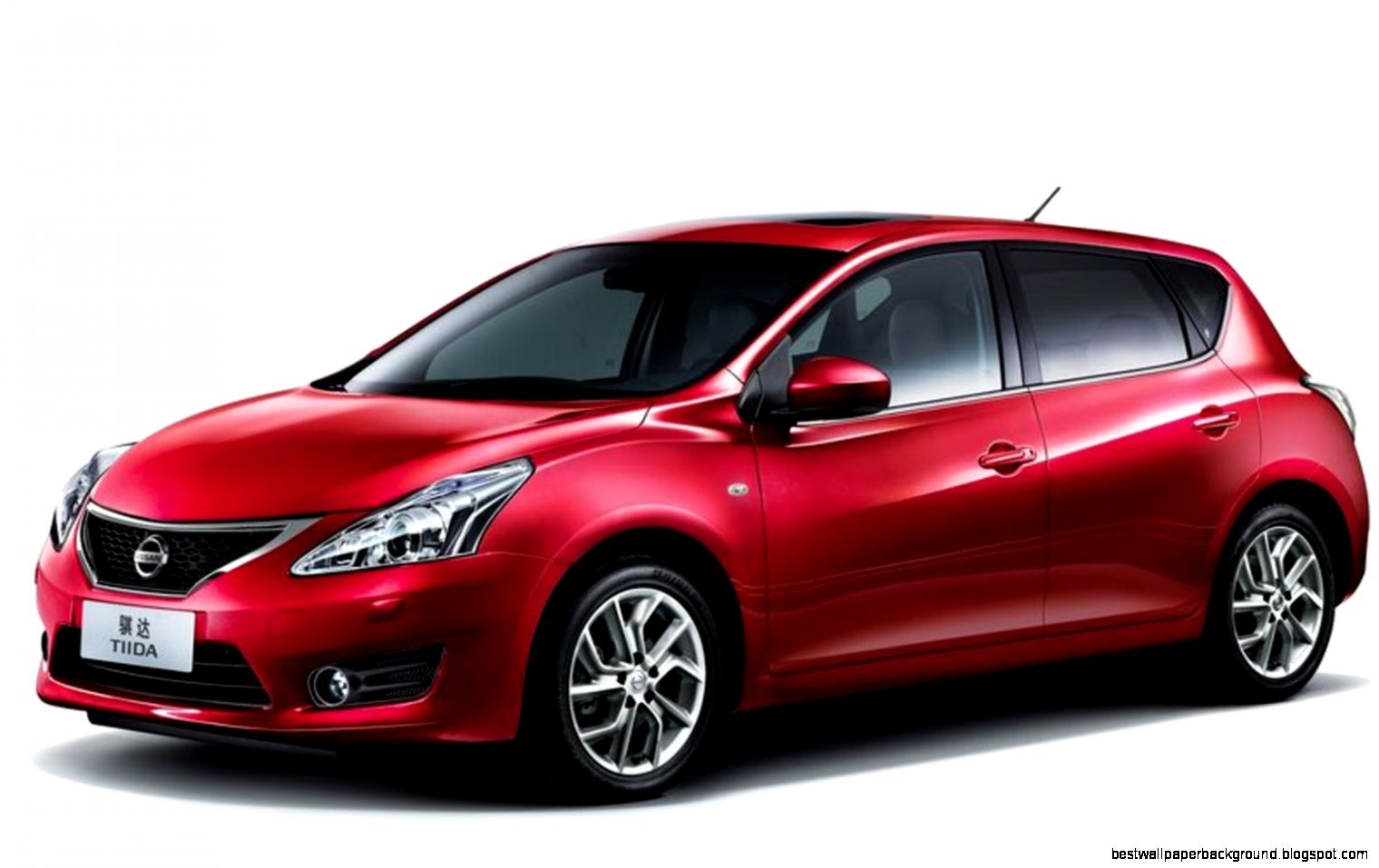 2012 Nissan Tiida – Red Driving in Line 2012 Nissan Tiida – Red Driving in Line