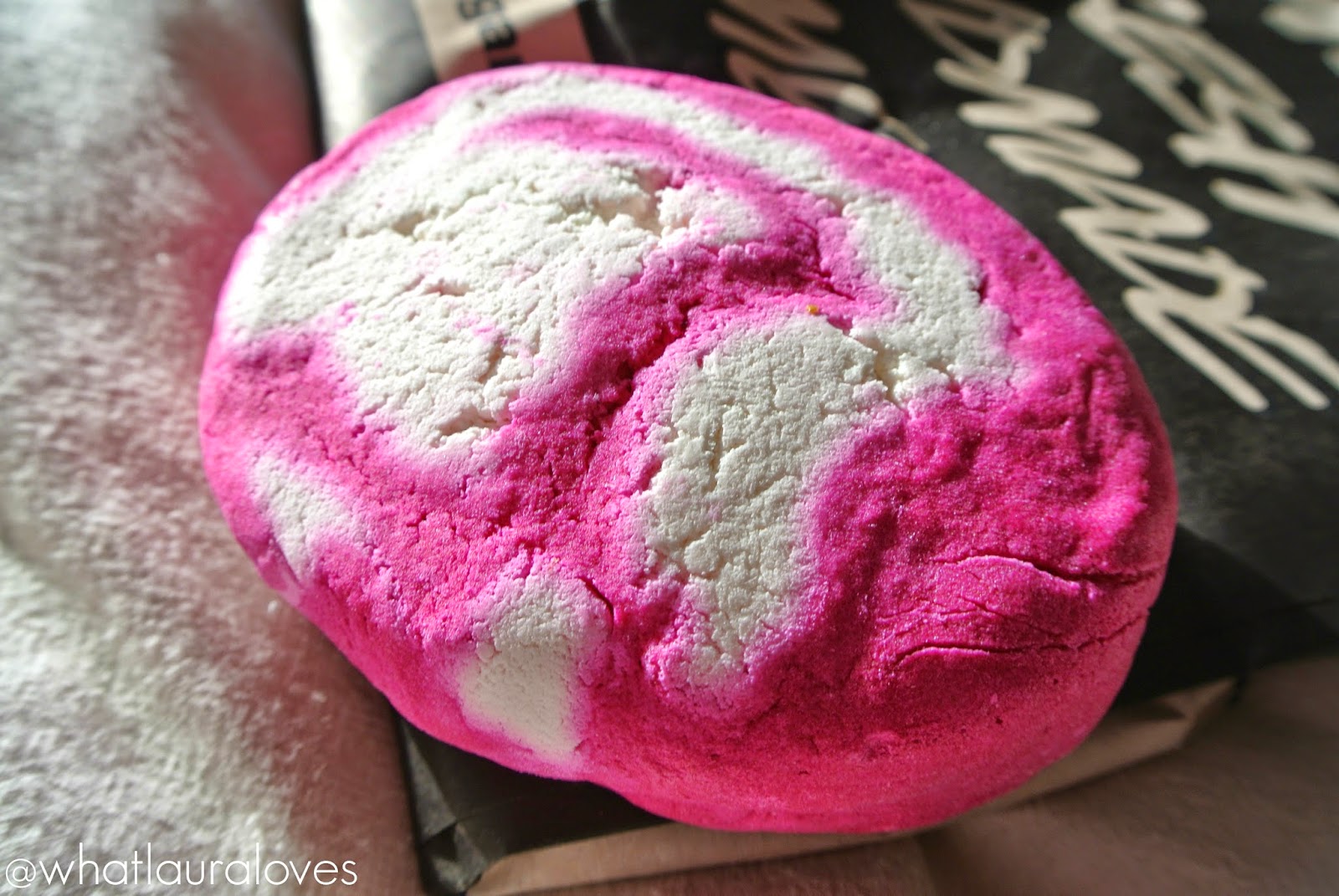 The Comforter Bubble Bar From Lush Review Whatlauraloves