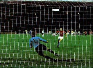 Panenka, el primer jugador que la picó en un penalti