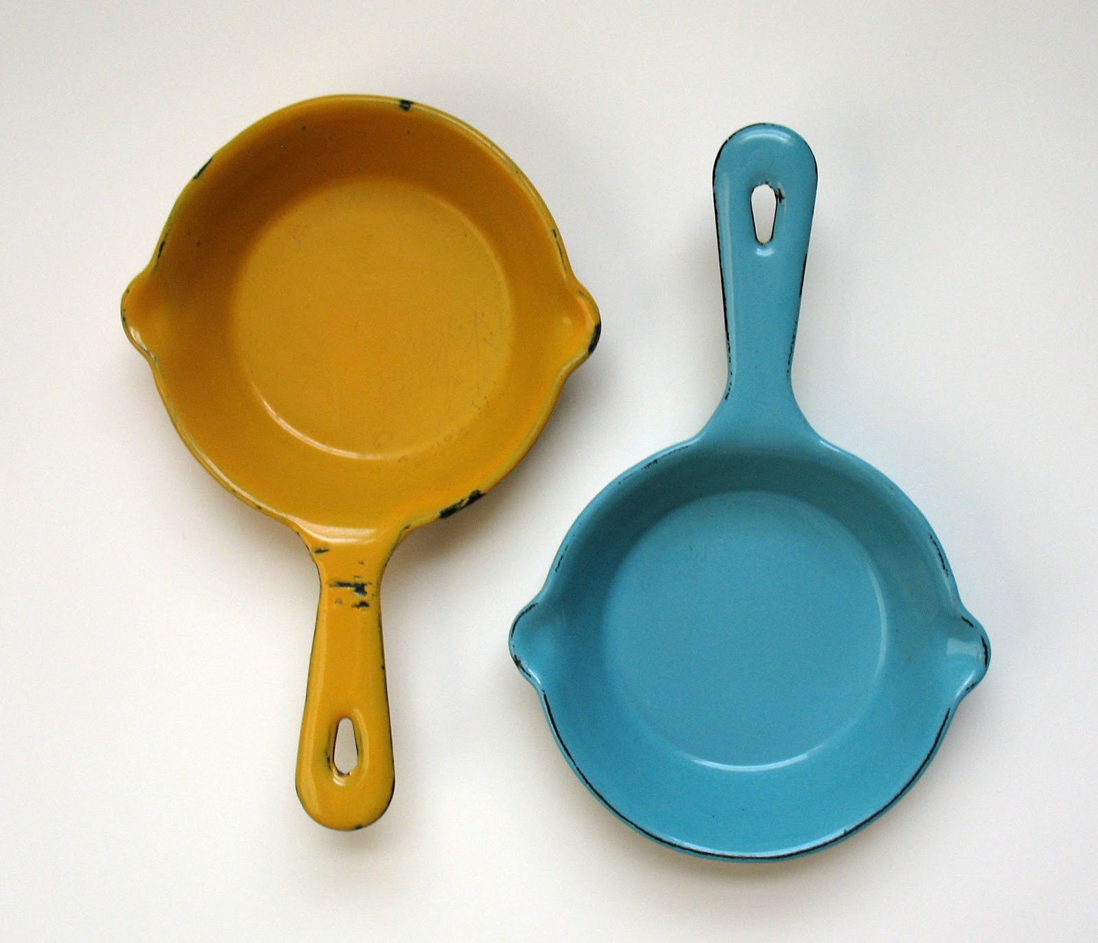 Peach Button DIY Pin Holder