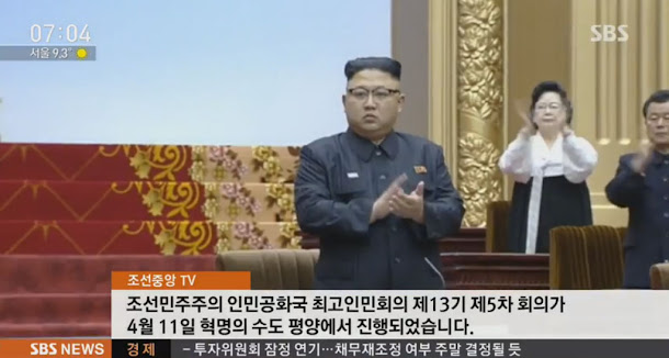 朝鮮最高領導人金正恩(左)出席最高人民會議,近期朝鮮是否進行第6次核試驗,備受矚目。 朝鮮最高領導人金正恩(左)出席最高人民會議,近期朝鮮是否進行第6次核試驗,備受矚目。