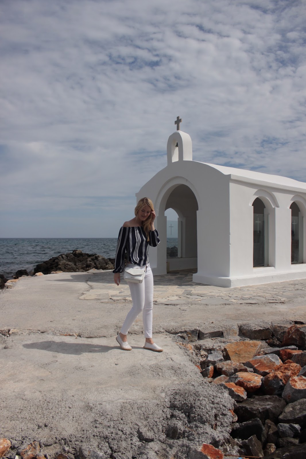 TheBlondeLion Outfit Fashion Off Shoulder blue white stripes Georgioupoli Kreta TheBlondeLion Outfit Fashion Off Shoulder blue white stripes Georgioupoli Kreta