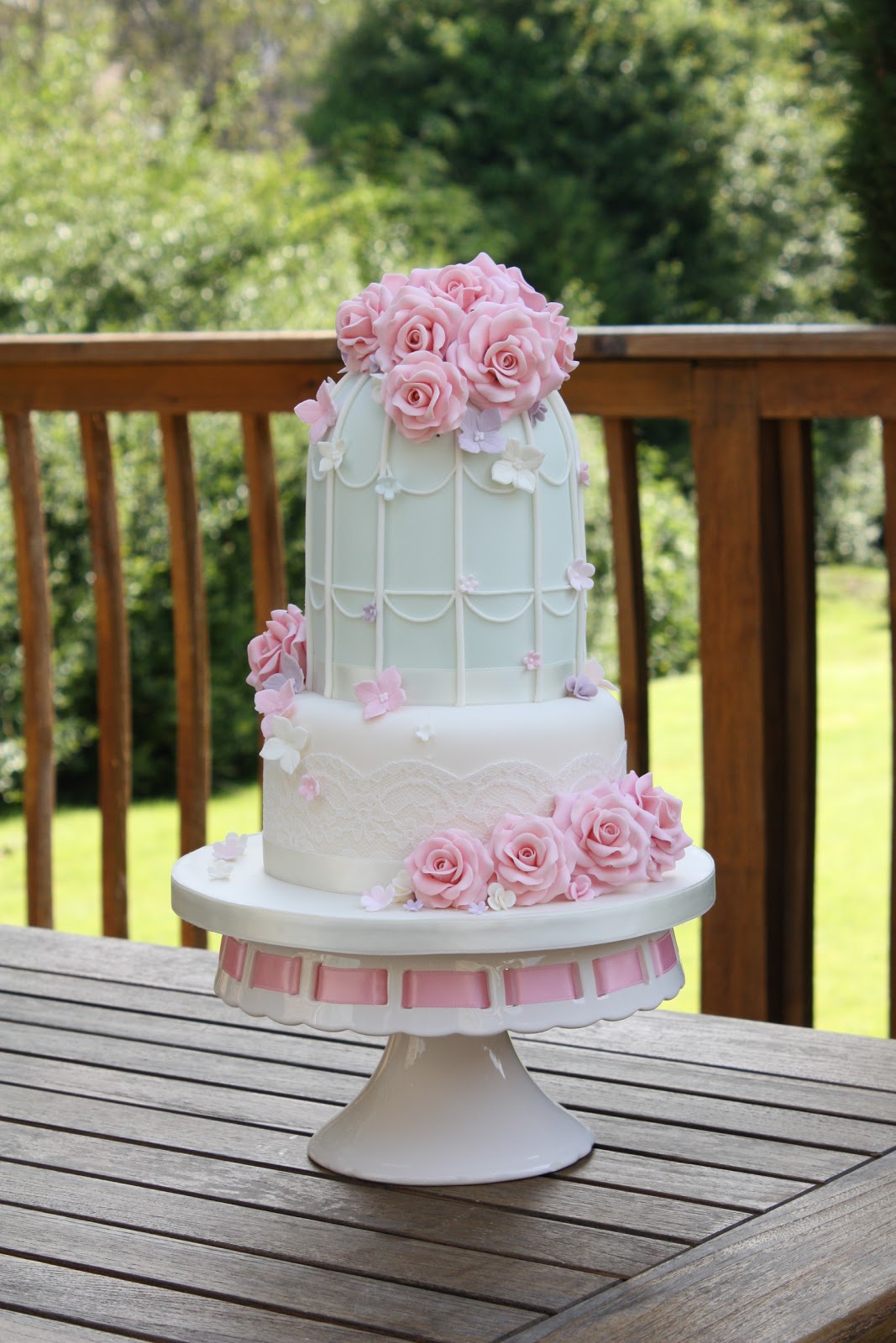 Tiers & Tiaras Vintage Birdcage Cake