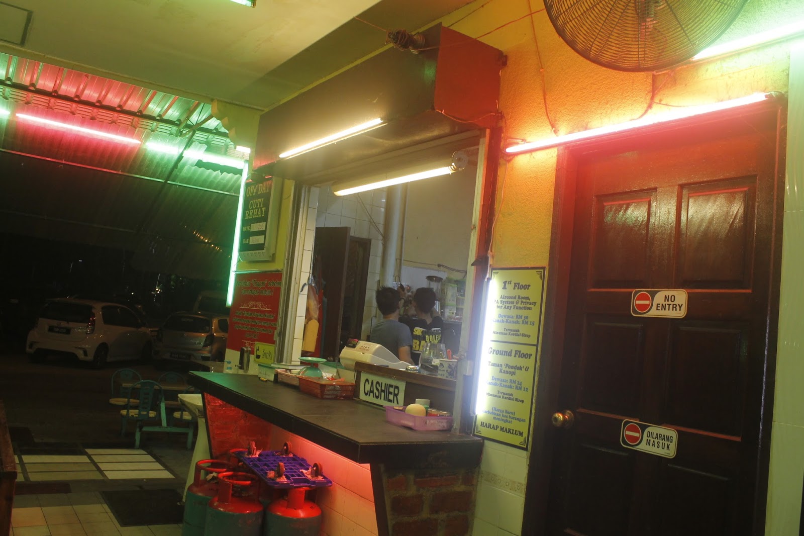 ANNUAR BBQ STEAMBOAT DI KUCHING,SARAWAK AZLAN RUMADI