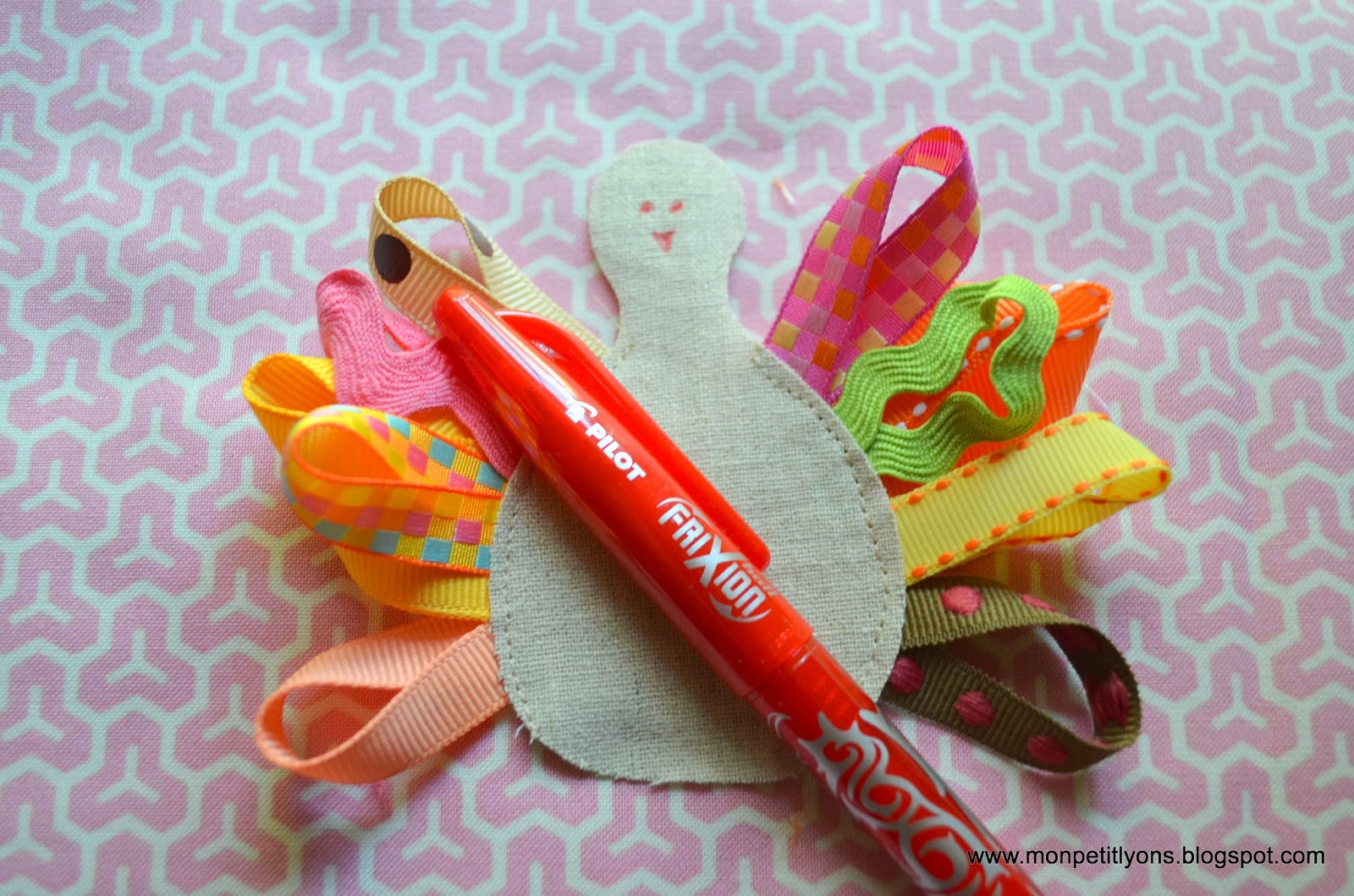 mon petit lyons {sewing tutorial} Turkey Tea Towel