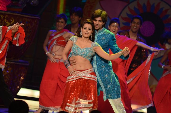 Amisha Patel stage performance pics - Amisha Patel Dance Performance Apsara Awards 2012