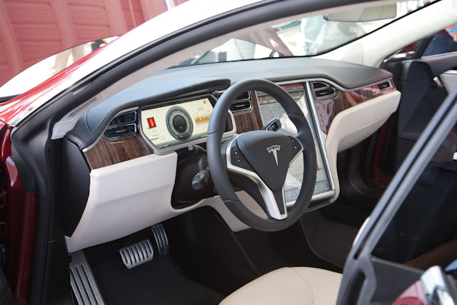 02+Tesla+Model+S+inside.jpg