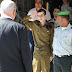 بالصور نتانياهو يستقبل جلعاد شاليط بقاعدة "تل نوف" الجوية