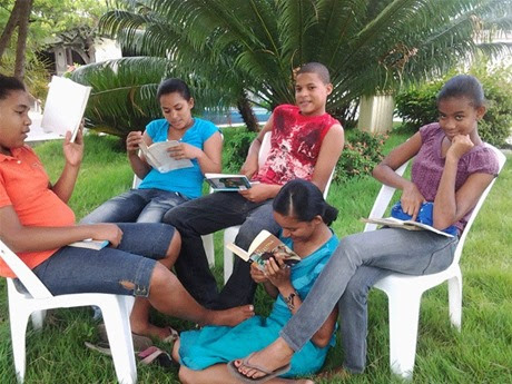 UCNE realiza jornada de lectura en las calles de SFM