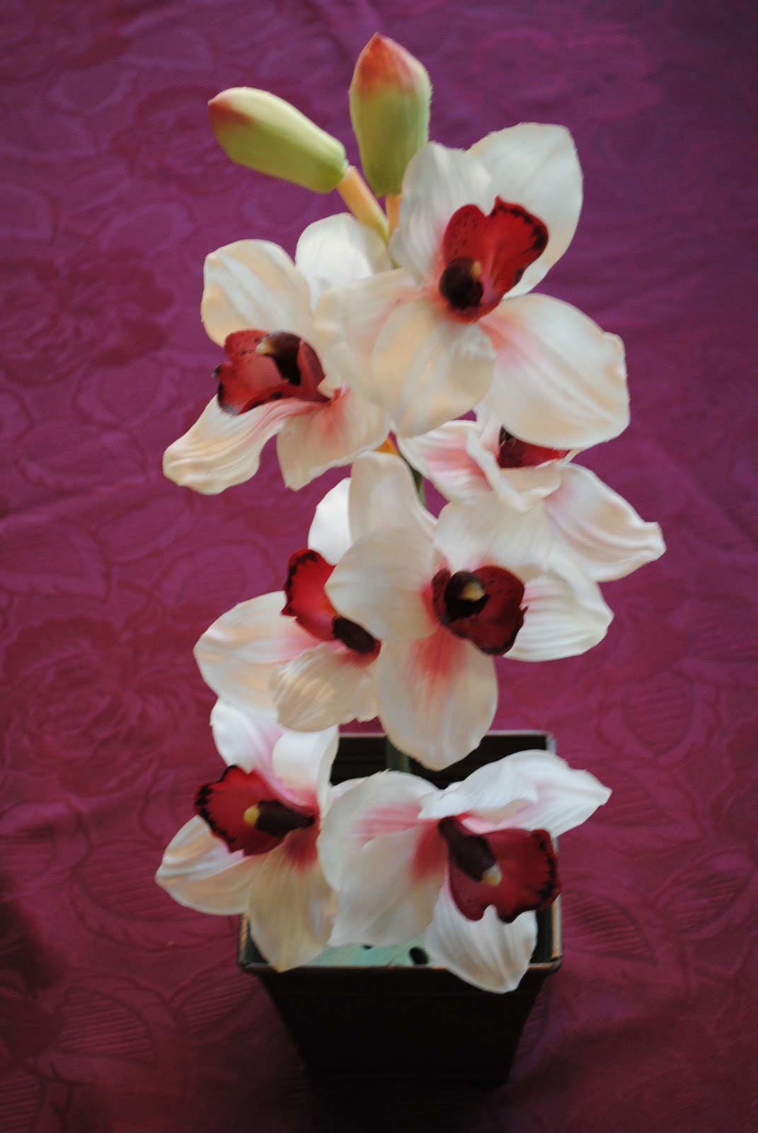 Christmas Holiday Ideas: RED, WHITE & GREEN SILK FLORAL CENTERPIECE