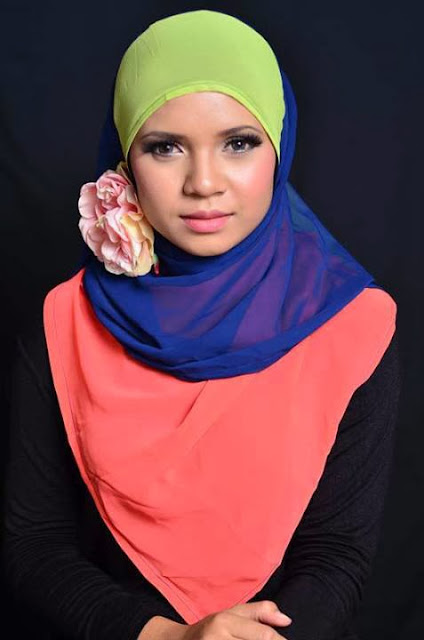 Hijab bleu roi