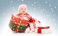 Niña con regalos de Navidad - Imágenes Navideñas