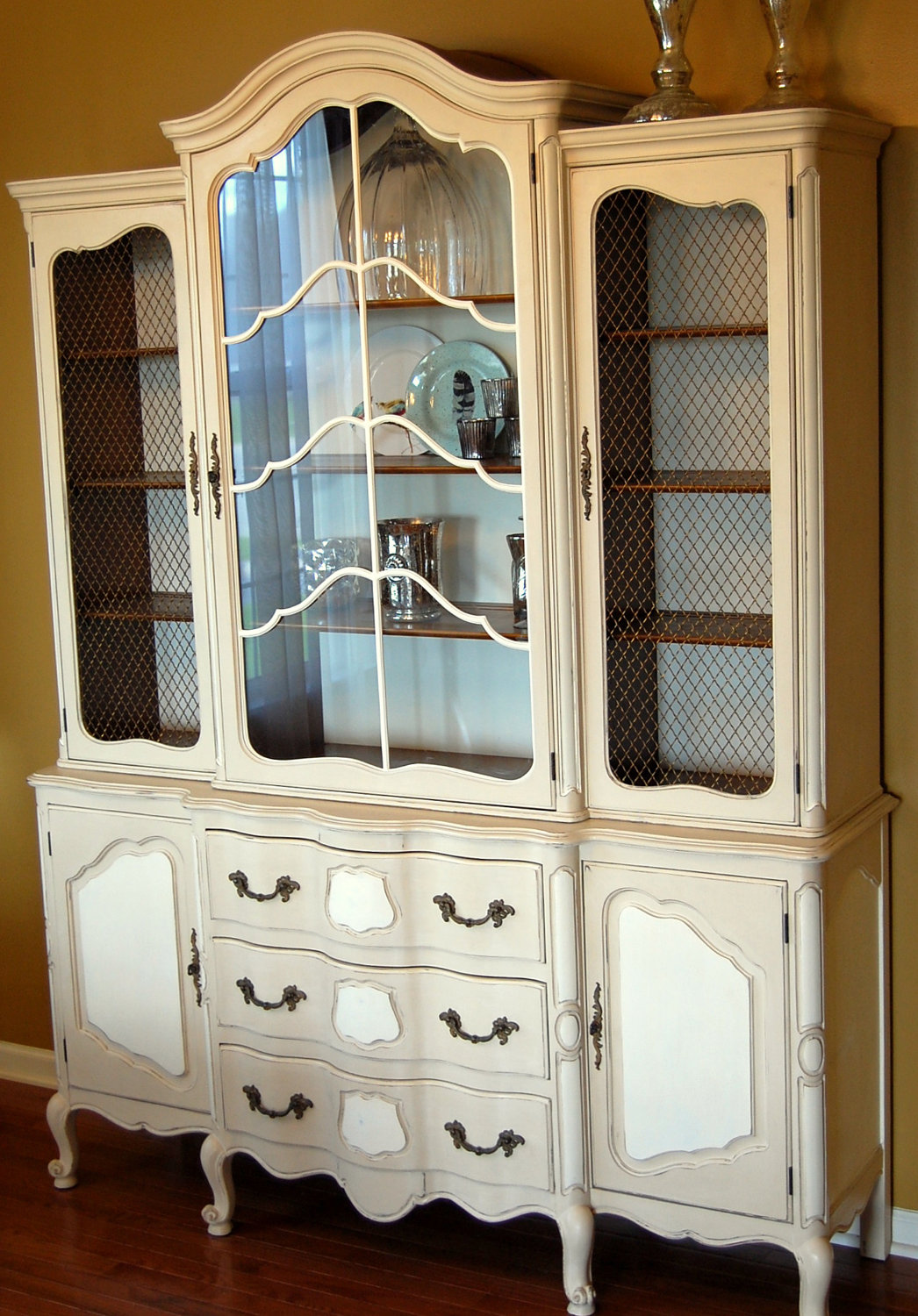 Beaux R'eves China Hutch for the Living Room