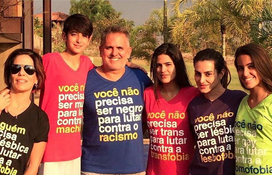 Glória Pires posta foto com a família contra a LGBTfobia em Dia da Independência do Brasil Glória Pires posta foto com a família contra a LGBTfobia em Dia da Independência do Brasil