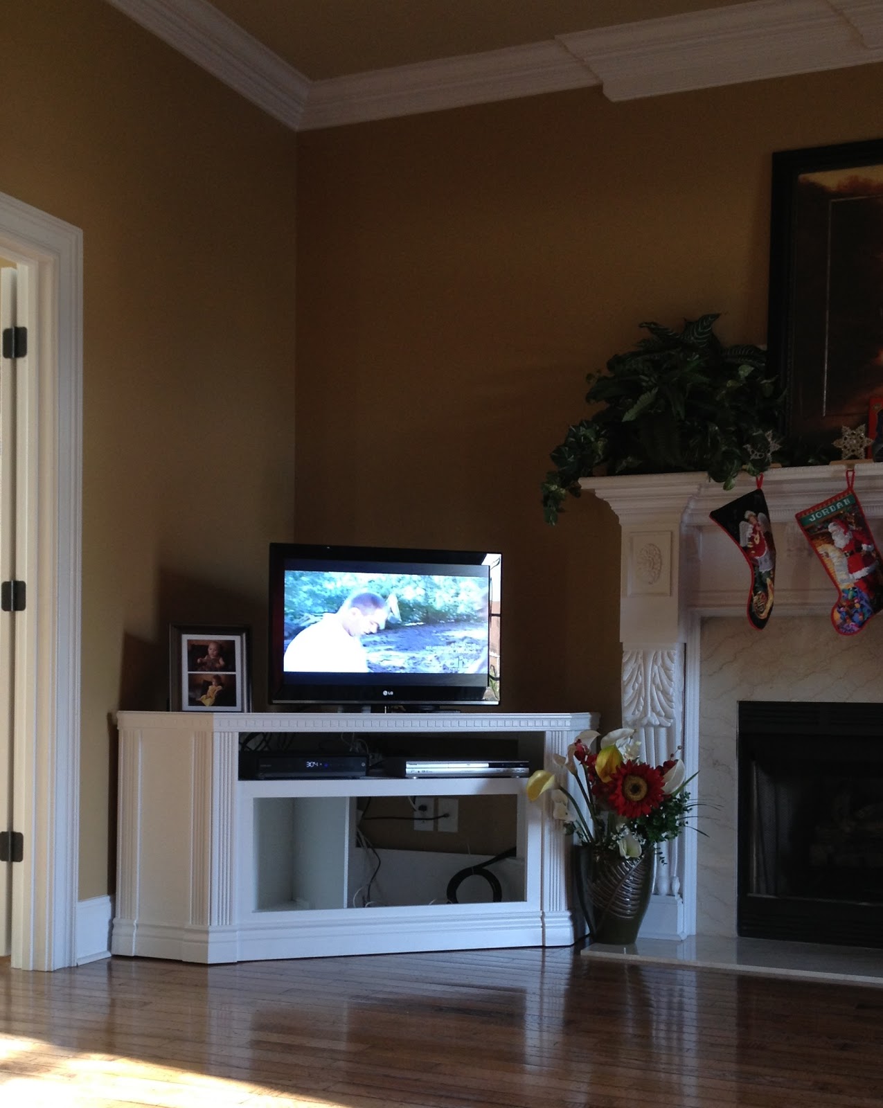 THINK MAKE LIVE LOVE HOMEMADE TV STAND