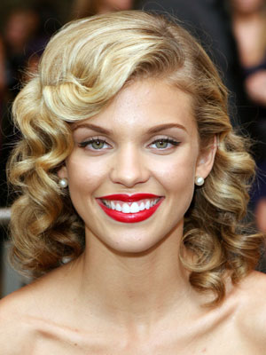 Quxxo Celebrities Pin Curl Hairstyle