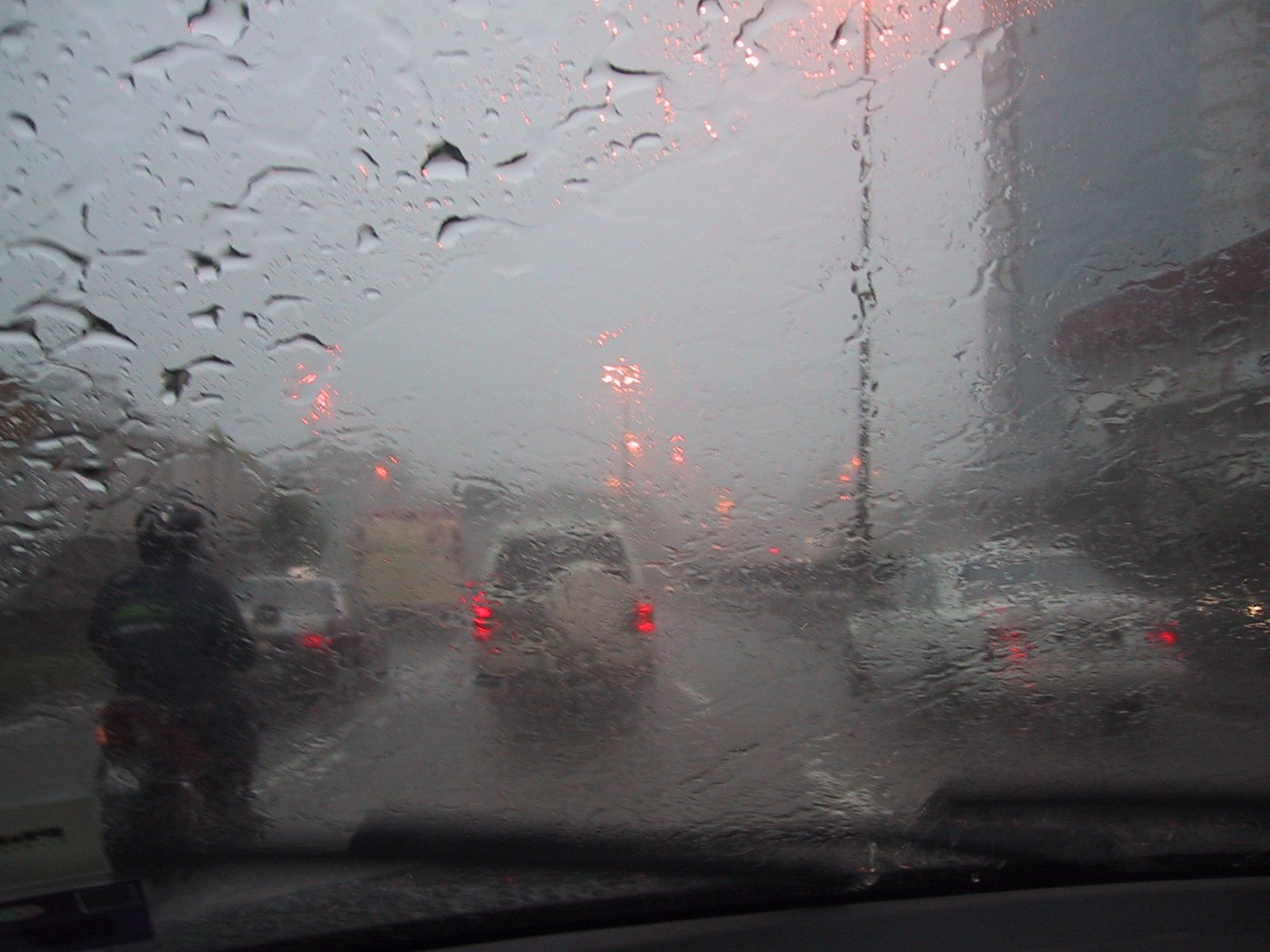 63+ Gambar Air Hujan Di Kaca Mobil 63+ Gambar Air Hujan Di Kaca Mobil