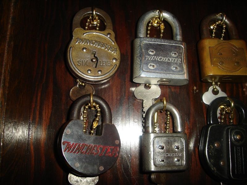 RestraintsBlog WINCHESTER LOT OF 21 PADLOCK LOCK COMPLETE SETWITH KEYS