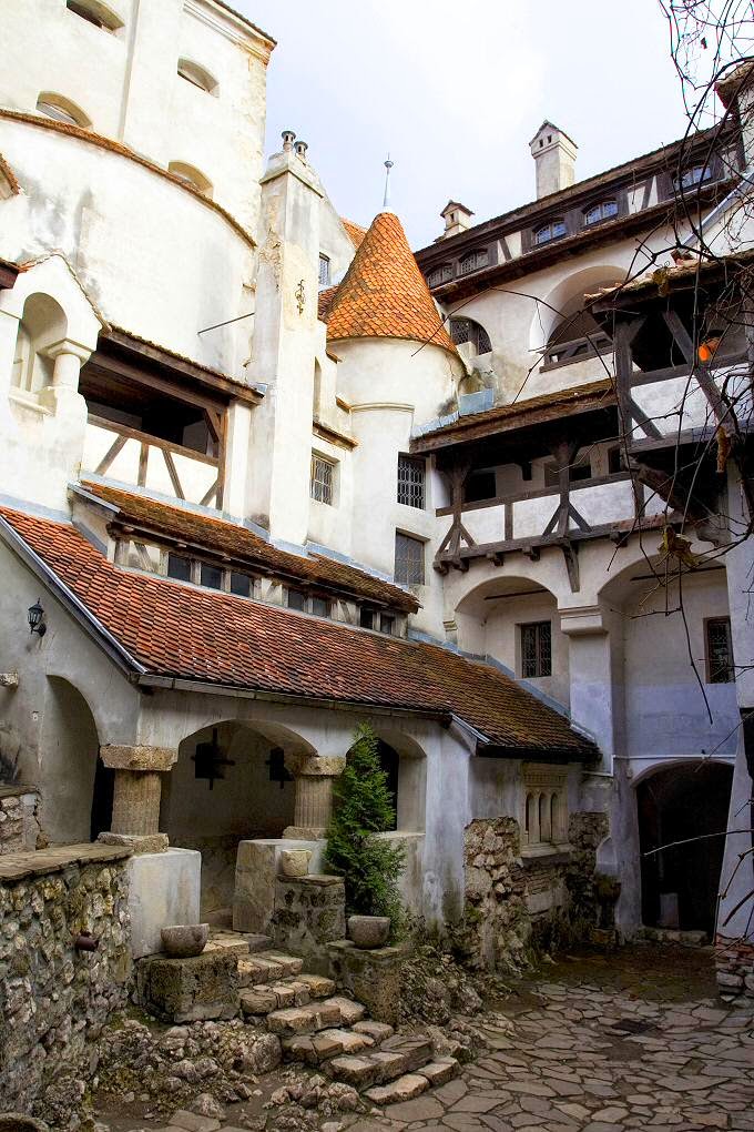 INTO THE VAGUE: Bran Castle and Bram Stoker