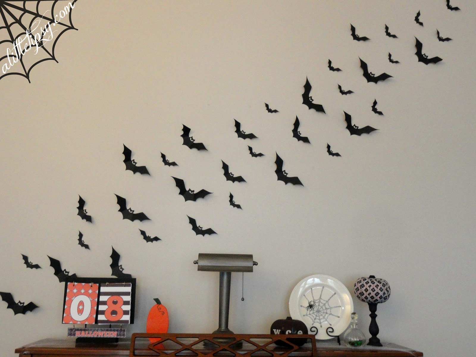 How to Make Bats A Little Tipsy Halloween bat decorations, Bats