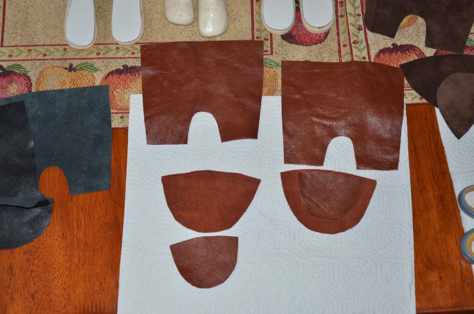 Dolls World Making boots for dolls.