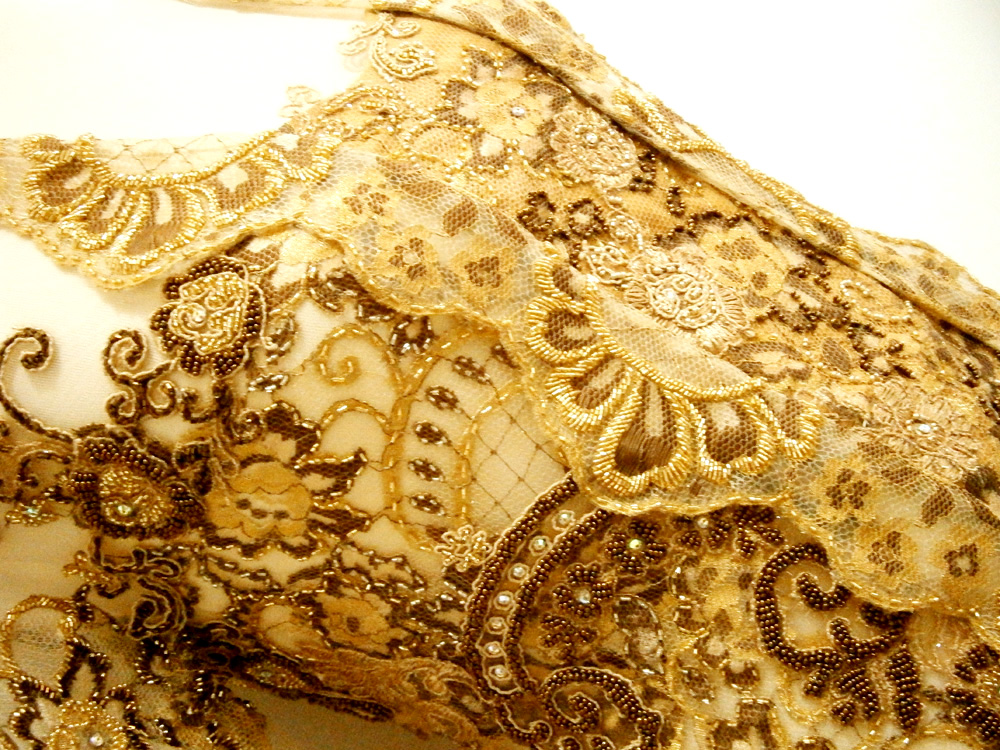 kebaya brokat motif