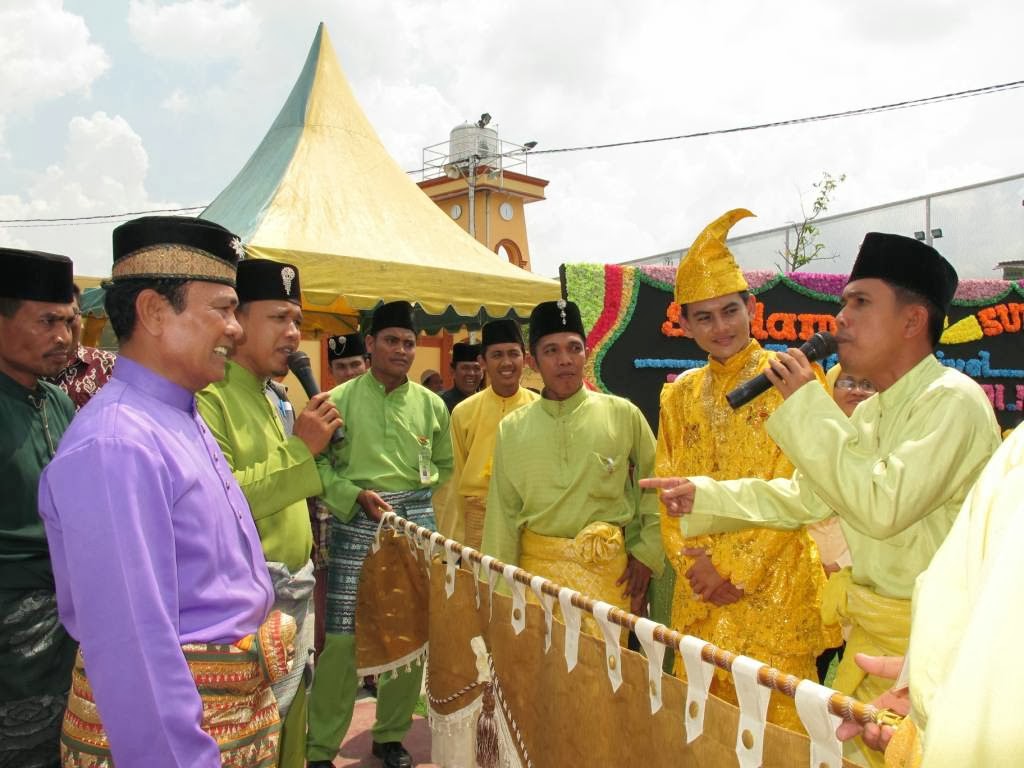 Pantun Untuk Meninang Dalam Adat Melayu