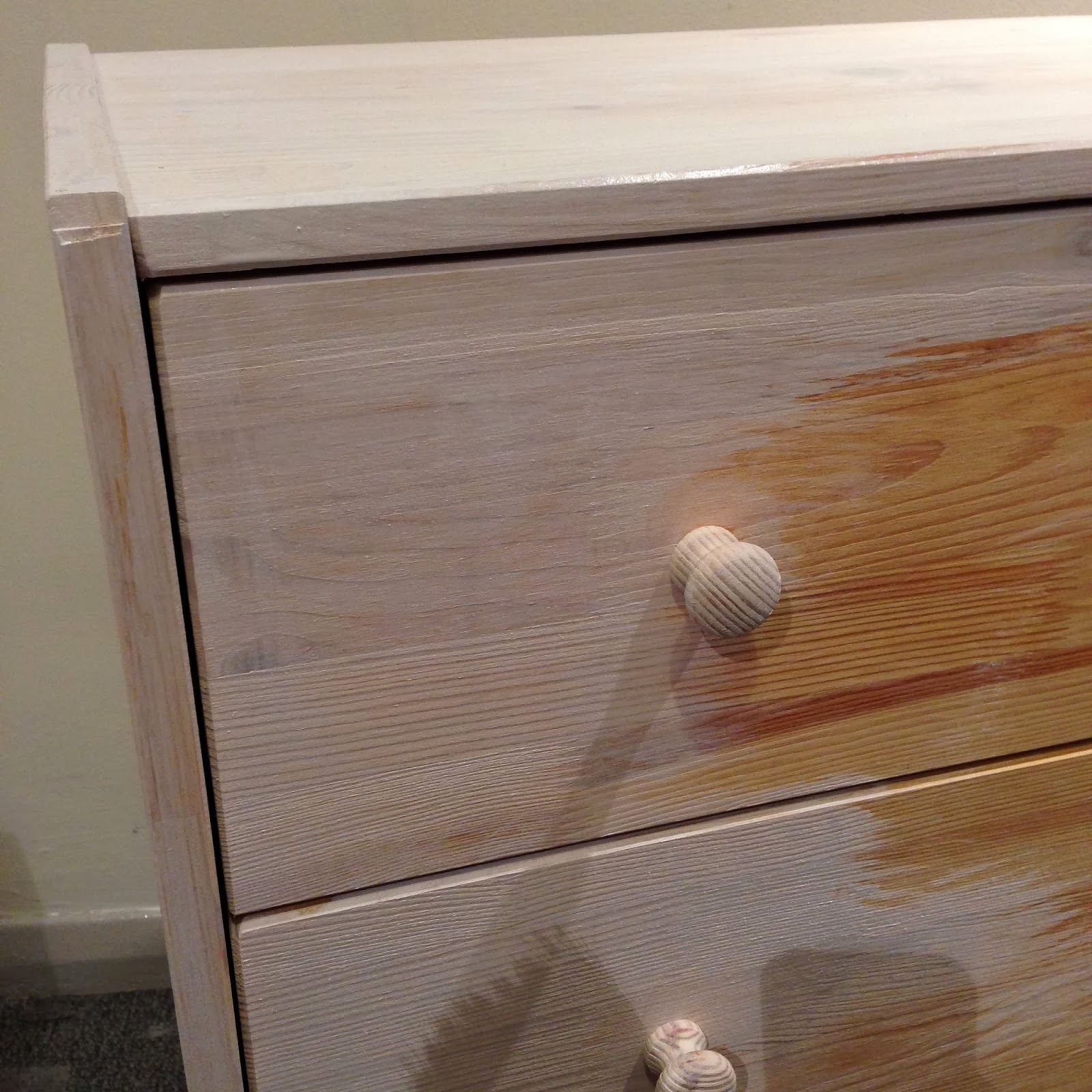 notanotheroneamy D.I.Y How to paint a chest of drawers the easy cheap
