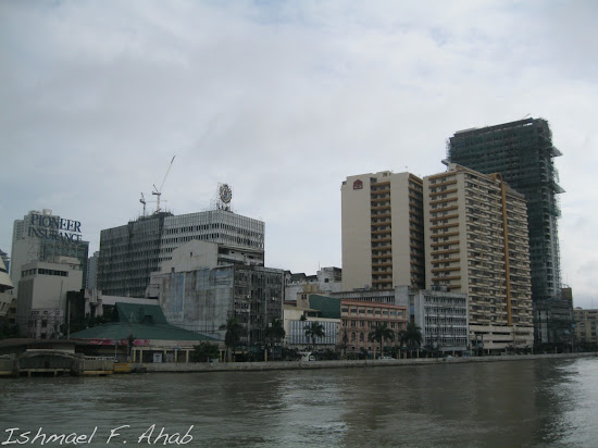 The area of Calle Escolta as viewed from Jones Bridge