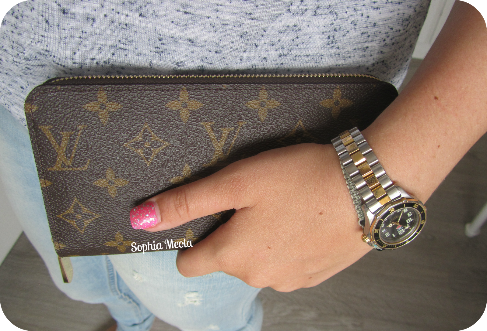 Check out my new Louis Vuitton Zippy Wallet. The LV Zippy 