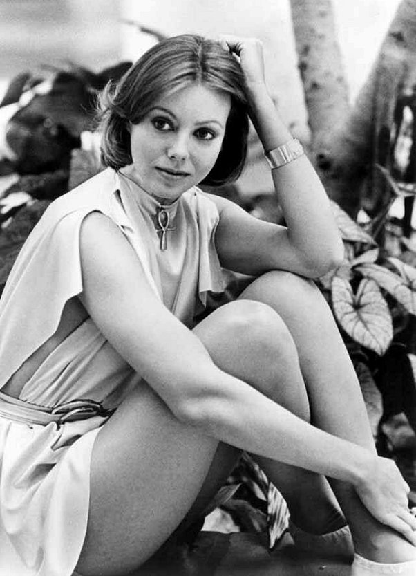 A few pictures of Jenny Agutter.