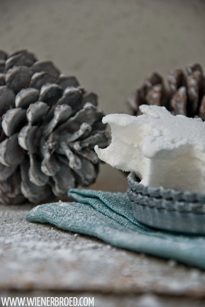 Marshmallows in Schneeflocken-Form, einfaches, schnelles Rezept, perfekt für den Winter / Marshmallows as snowflakes, perfect for winter times [wienerbroed.com]