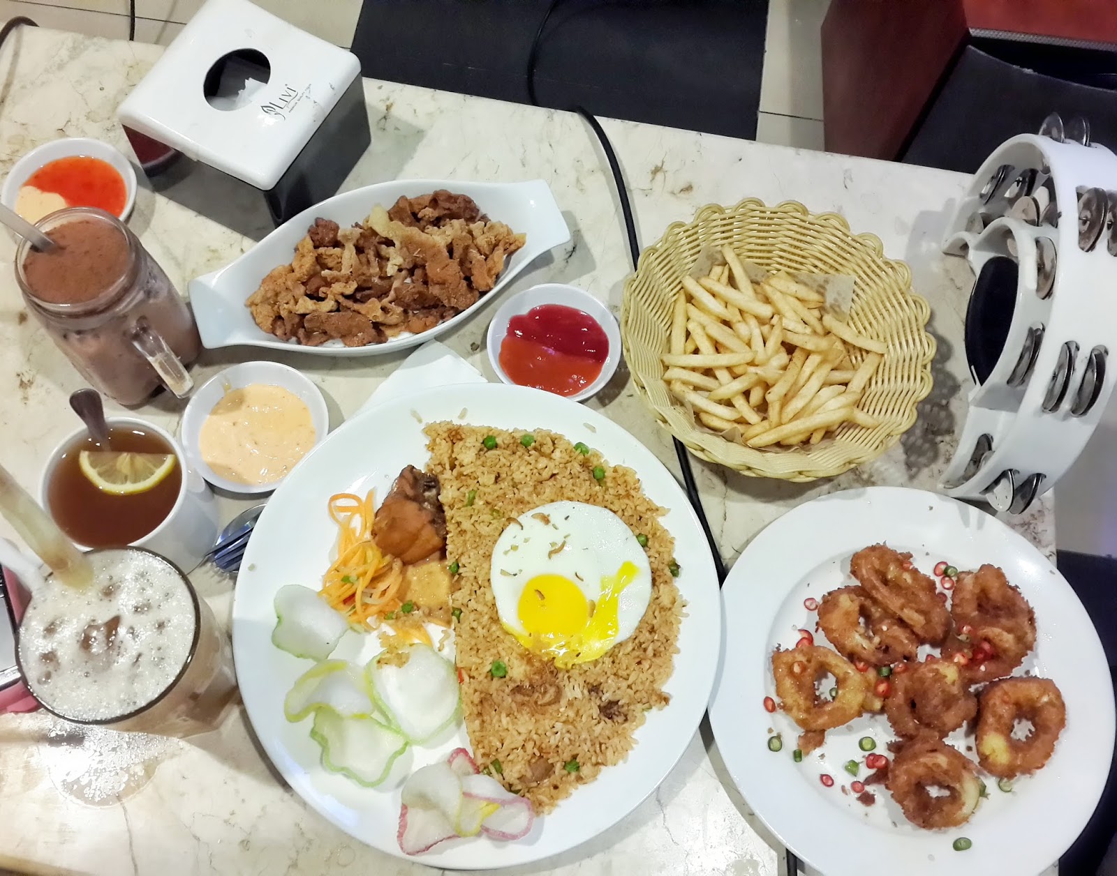 Asiknya Berbagi Pku Tempatmakanpekanbaru Local Pantry Cafe And