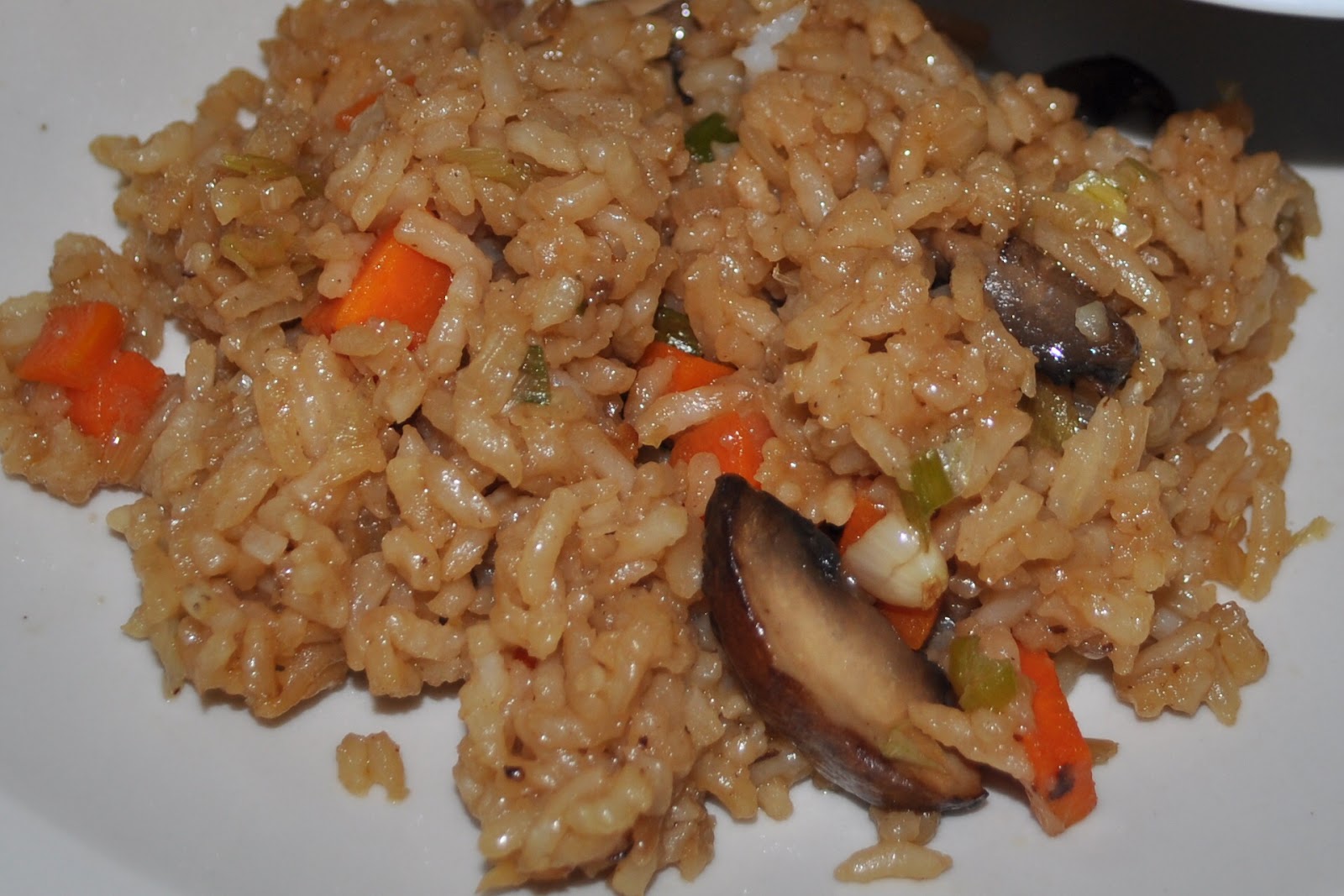 Como preparar arroz integral frito estilo oriental