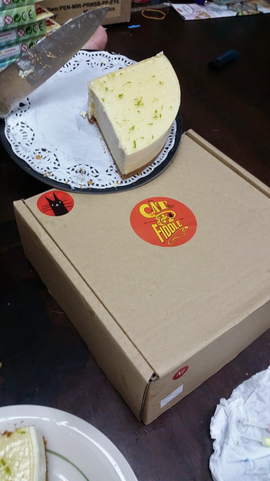 Story of my Life Cat and the Fiddle Cake Maneki Neko