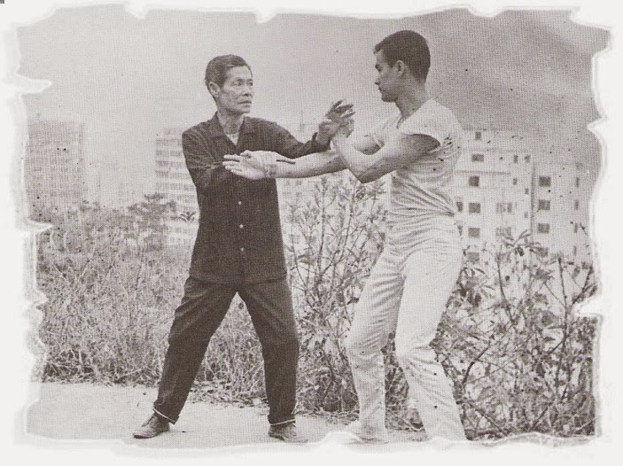Pai e Filho praticando Tai Chi Chuan em Hong Kong