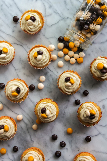 Pecan Pie Spice Cupcakes with Brown Sugar Frosting | The Chef Next Door #BakeInTheFun