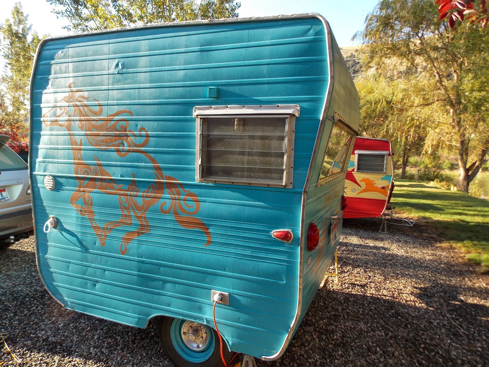 Exterior Paint ideas and other “LOOK AT THAT CAMPER” stuff